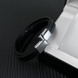 Bracelet double couche en cuir noir pour homme avec breloque étoile et fermoir métallique