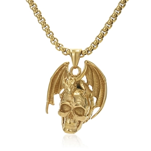 Collier tête de mort gothique doré avec pendentif aile de gargouille détaillé pour homme