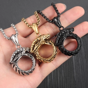 Colliers avec pendentifs dragon Ouroboros en options argent, or et noir acier inoxydable