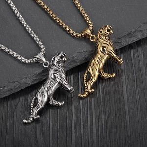 Ensemble de colliers avec pendentif tigre en or et argent avec sculpture 3D détaillée