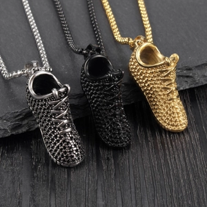 Colliers pendentifs chaussures de foot en acier titane, coloris or, argent et noir mat
