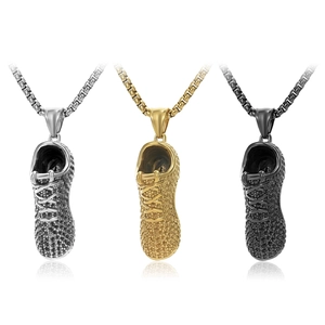 Collier Pendentif Chaussure de Football 3D en Acier Titane Tendance Hip Hop Soccer Cleats Bijoux Cadeau pour Hommes Femmes