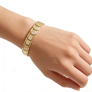 Élégant bracelet à maillons en acier inoxydable doré avec diamants et motif géométrique