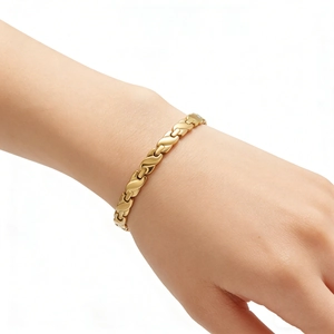 Elegante vergulde roestvrijstalen magnetische armband met golvende schakelketting om pols
