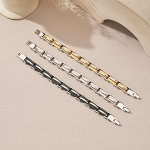 Bracelets gourmette en acier inoxydable pour hommes en finitions or, argent et noir