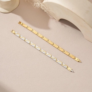 Minimalistische magnetische Edelstahlarmbänder in Gold und Silber für einen luxuriösen Look