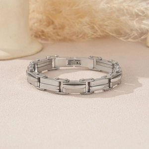 Bracelet pour homme en acier inoxydable argenté style industriel avec finition brossée