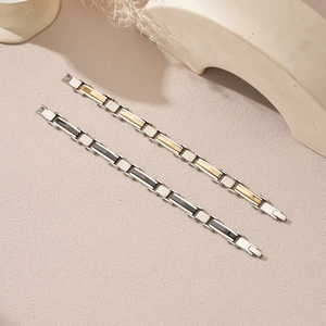 Bracelets multicouches minimalistes en acier inoxydable pour hommes avec accents dorés