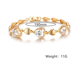 Vue détaillée du bracelet cœur plaqué or 18K de 190mm de long et 11g de poids