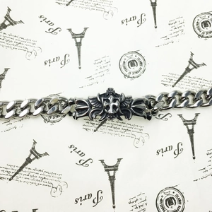 Gothic chunky stainless steel chain with retro cross and wings pendant in dark silver