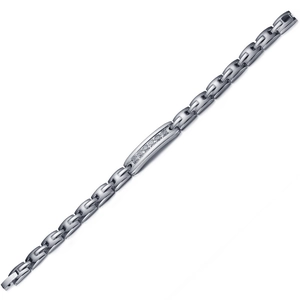 Dettaglio di un bracciale in acciaio al titanio argento con micro-pavé di pietre lucenti