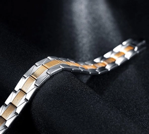 Modern two-tone stainless steel men's watchband bracelet with gold textured grid links