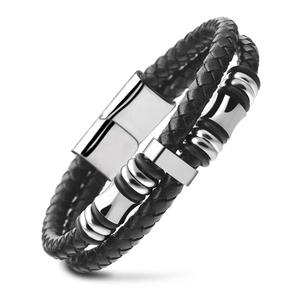 Détail du bracelet double couche en cuir tressé noir pour homme avec fermoir magnétique