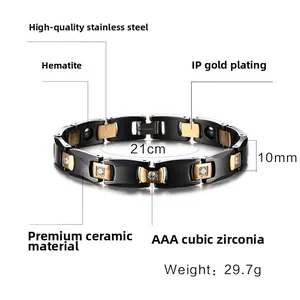 Détail d'un bracelet homme en acier doré avec céramique noire et incrustation zircon