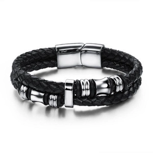 Bracelet en Cuir Tressé Double Couche pour Homme Avec Fermoir Magnétique en Acier Inoxydable et Accents d'Anneaux Argentés