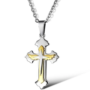 Collier pendentif croix bicolore or et argent avec chaîne en acier inoxydable sur fond blanc