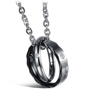 Collier double anneau en acier titane avec strass et détails facettés noirs élégants