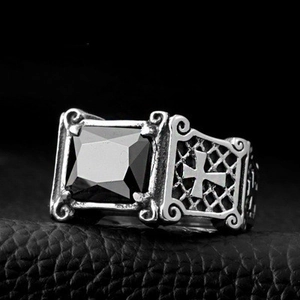 Retro stainless steel men's ring with large square black gemstone and cross engraving