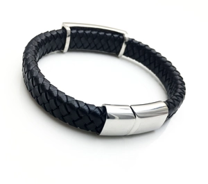 Bracciale da uomo in pelle nera intrecciata con elegante chiusura magnetica in acciaio argento