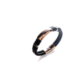 Bracelet pour homme en cuir noir tressé à la main avec fermoir en acier titane poli