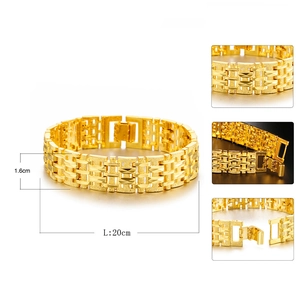 Dettaglio del bracciale a catena dorata da 1,6cm per uomo con misure e chiusura a scomparsa