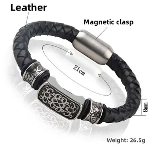 Detailansicht Herrenarmband aus schwarzem Leder mit 21cm Länge und 8mm Magnetverschluss