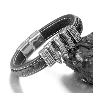Bracciale punk da uomo in pelle e acciaio al titanio con perline incise e chiusura magnetica