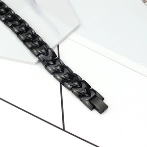 Bracelet pour hommes en acier titane noir poli à maillons en cœur et fermoir pliable