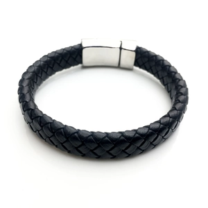 Klassisches Herrenarmband aus schwarzem geflochtenem Leder mit silbernem Magnetverschluss