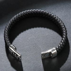 Herren Vintage Lederarmband in Schwarz geflochten mit graviertem silbernem Magnetverschluss