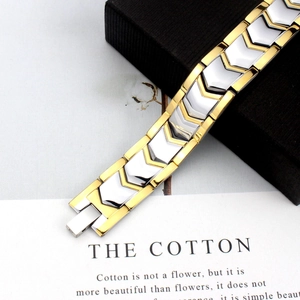 Bracelet magnétique bicolore en acier titane pour homme avec maillons en V or et argent