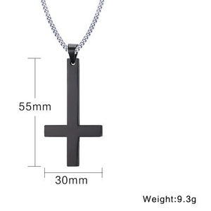 Pendentif croix inversée noir mat avec chaîne en acier, taille 55mm par 30mm