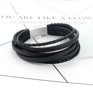 Bracelet multicouche en cuir tressé noir avec un fermoir magnétique en acier brossé
