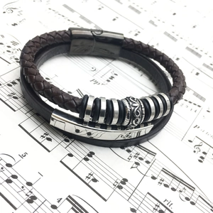Bracelet multicouche en cuir marron pour homme avec perles vintage et fermoir magnétique