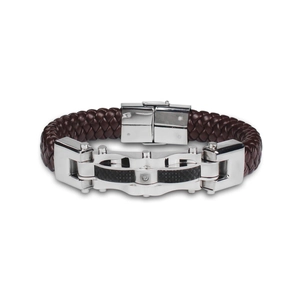 Vue détaillée du bracelet pour homme en cuir tressé marron avec insert en fibre de carbone