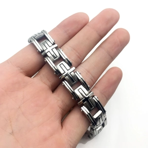 Bracelet classique en acier inoxydable pour homme avec maillons géométriques argentés