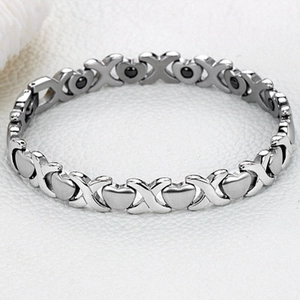 Bracelet cœur en acier argenté avec maillons en X et magnétothérapie pour la santé