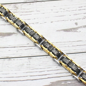 Bracelet homme en acier titane avec maillons or argent et motifs de clé grecque noire