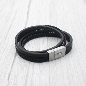 Mehrlagiges schwarzes Lederarmband mit geflochtenem Edelstahl und Magnetverschluss