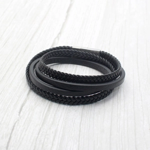 Schwarzes mehrlagiges geflochtenes Lederarmband für Herren mit Magnetverschluss aus Silber