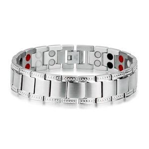 Poliertes silbernes Magnettherapie-Armband für Herren mit breiten Metallgliedern und Faltschließe