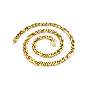 Détail du collier à grosse maille gourmette plaqué or 18K avec maillons lourds polis