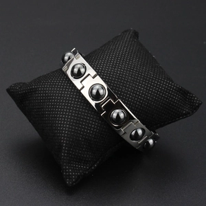 Bracciale magnetico da uomo in acciaio inossidabile argento con pietre nere lucide