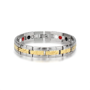 Detail eines zweifarbigen Magnettherapie-Armbands mit sichtbaren Heilsteinen und Klappverschluss