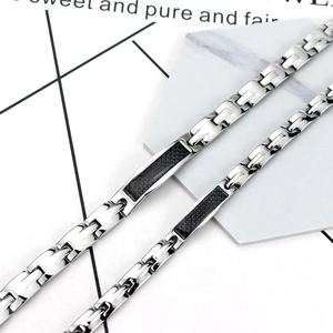 Minimalistisches Carbonfaser-Titanstahlarmband für Paare mit modernem Industriedesign