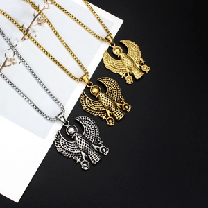 Altägyptische Horus-Falken-Anhänger-Halskette aus Gold- und Silber-Titanstahl-Finish
