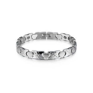 Dettaglio del bracciale per magnetoterapia in acciaio inossidabile argento con zirconi