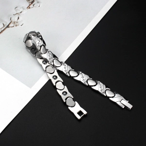 Bracciale a cuore in acciaio al titanio con cristalli e pietre magnetiche