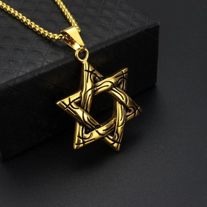 Collier pour homme avec pendentif hexagramme en acier titane doré au style vintage