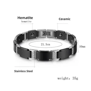Vue détaillée du bracelet en céramique noire et acier avec zircons et billes de magnétisme